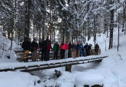 Nachtrodeln Gruppenbild Brücke